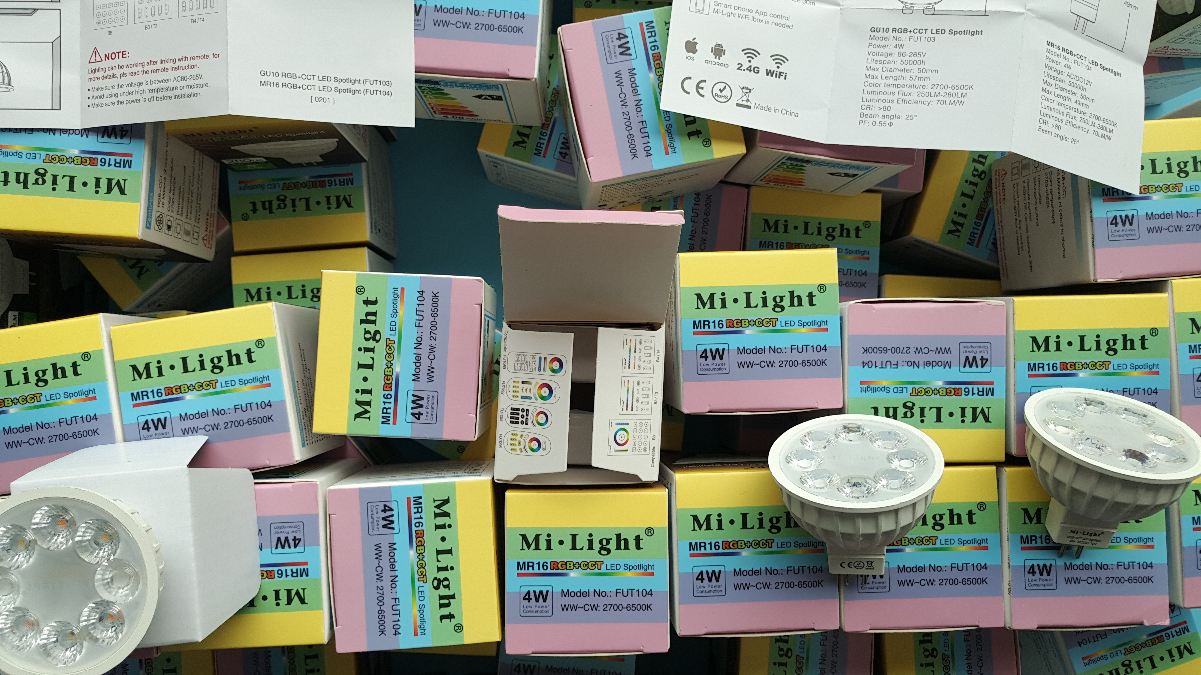 FUT104 MiLight 12V 4W MR16 RGB+CCT LED spotlight bulb